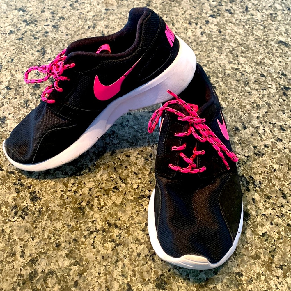 NIKE black & pink